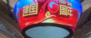 公司花20萬裝修的會議室，竟被客戶吐槽‘像網(wǎng)吧’？高級感會議室的屏幕選擇秘訣”